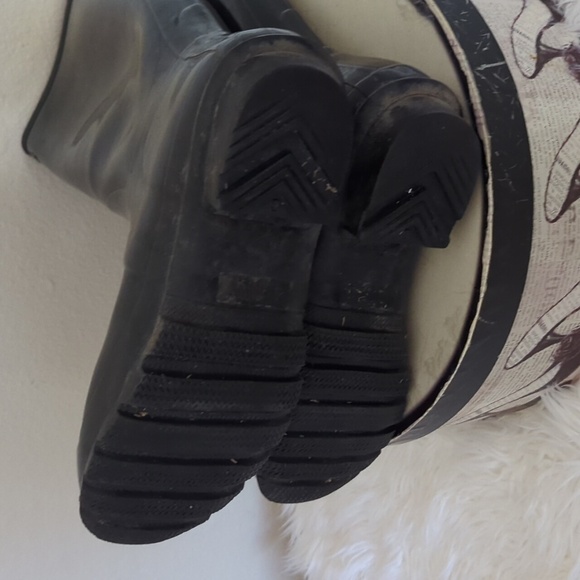 - Hunter Original Black Glossy Outdoor Rain Boots. - Picture 9 of 9